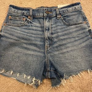 American Eagle highest waist 90’s boyfriend Jean shorts with stretch.